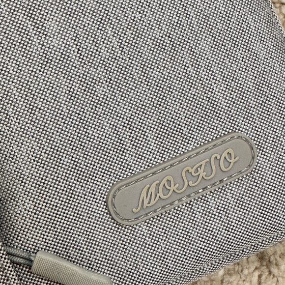 Mosiso 20 Inch Laptop Tablet Bag Gray Soft Interior Keep it Safe Multi Zip - Picture 8 of 10